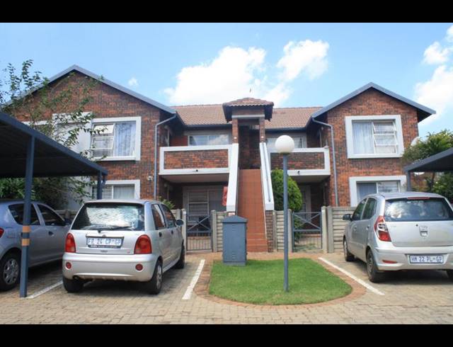 2 BEDROOM TOWNHOUSE FOR SALE IN GLEN MARAIS